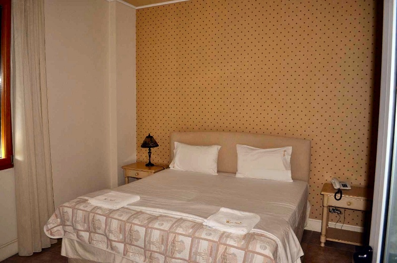 ./../img/014 AKPAION ROOM 1.jpg